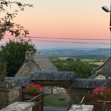 Gite Lo Soulenquo à Fonteilles Golinhac Extérieur photo