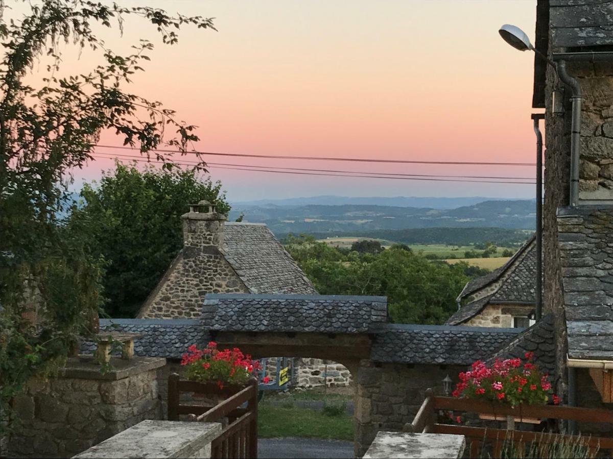 Gite Lo Soulenquo à Fonteilles Golinhac Extérieur photo